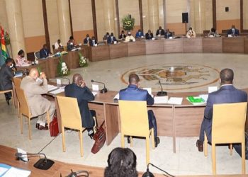 Togo: Bureau togolais d’enquêtes d’accidents d’aviation, loi sur l&rsquo;alimentaire scolaire etc, des questions phares au conseil des ministres