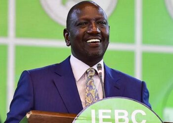 Avant de devenir politique, le président élu, William Ruto est un ex-vendeur ambulant de poulets…Lire la vie de Ruto