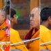 Dalaï-lama, embrasse un mineur sur la bouche et lui a demandé de « sucer sa langue » (Vidéo)