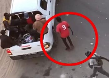 Macky Sall et la police nationale, des menteurs, les vidéos des civils armés aux côtés des policiers disent tout (Vidéo)