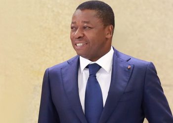 Bonnes œuvres en faveur de l’éducation : M Gnassingbé a offert 7 000 livres  aux élèves