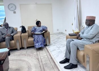 Abuja: plusieurs sujets au menu des échanges de Mme Memounatou Ibrahima avec Dr Omar Alieu Touray