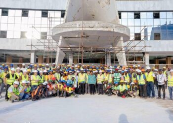 Mme Dogbé sur le chantier du Palais des Congrès de Lomé (Photo)