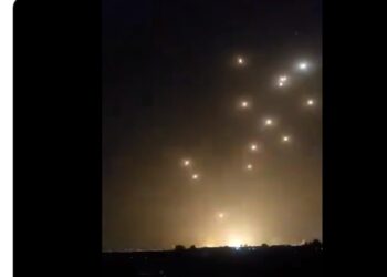 Plusieurs missiles tirés lancés par l&rsquo;Iran contre l&rsquo;Israël (Vidéo)