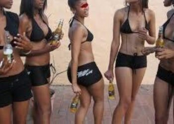 Côte d&rsquo;Ivoire: crise de jalousie, elle publie les photos nues de la nouvelle copine de son ex sur un site…